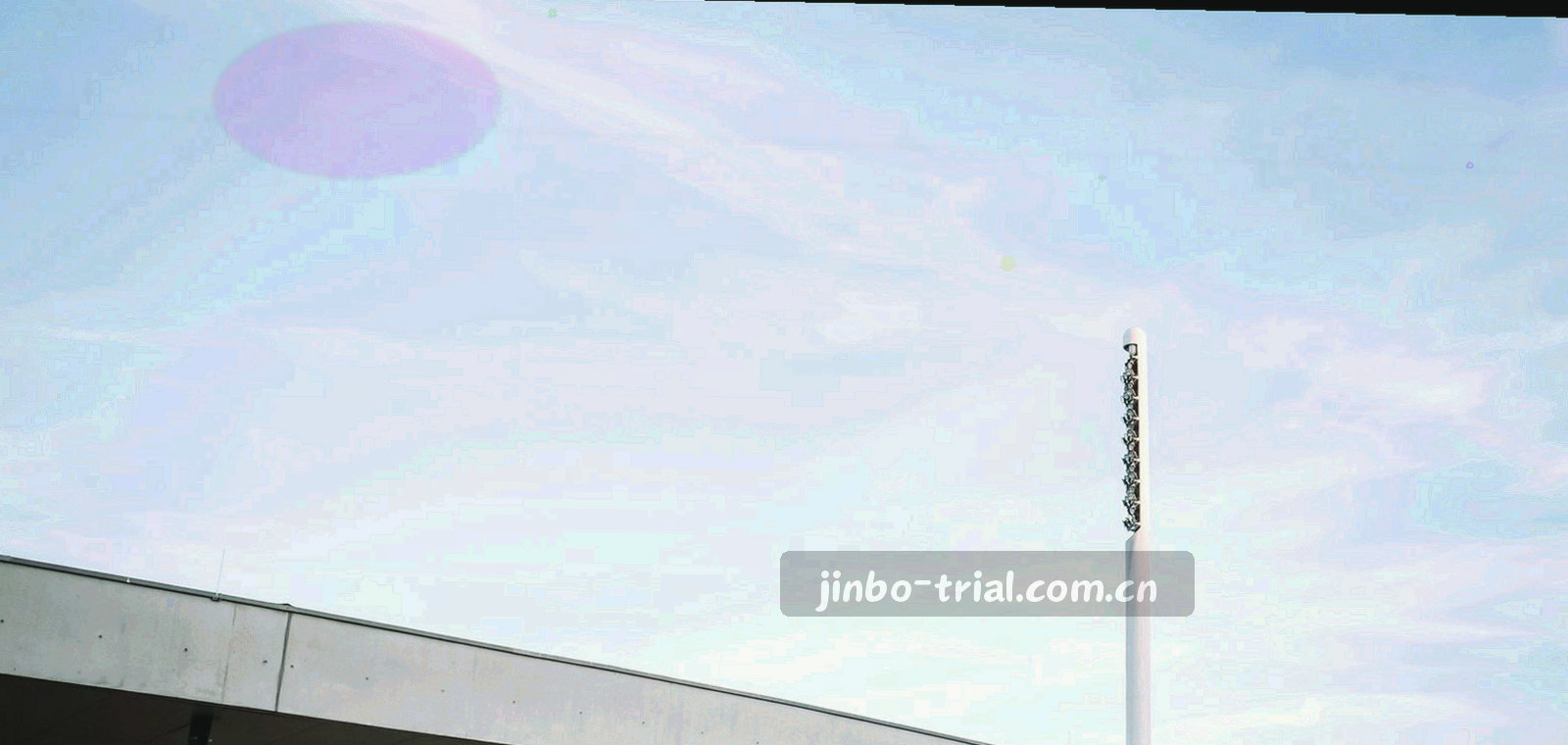深色网格上多条光线向中心节点汇聚的抽象示意图，象征试玩、记录与派彩咨询汇集到同一处服务台